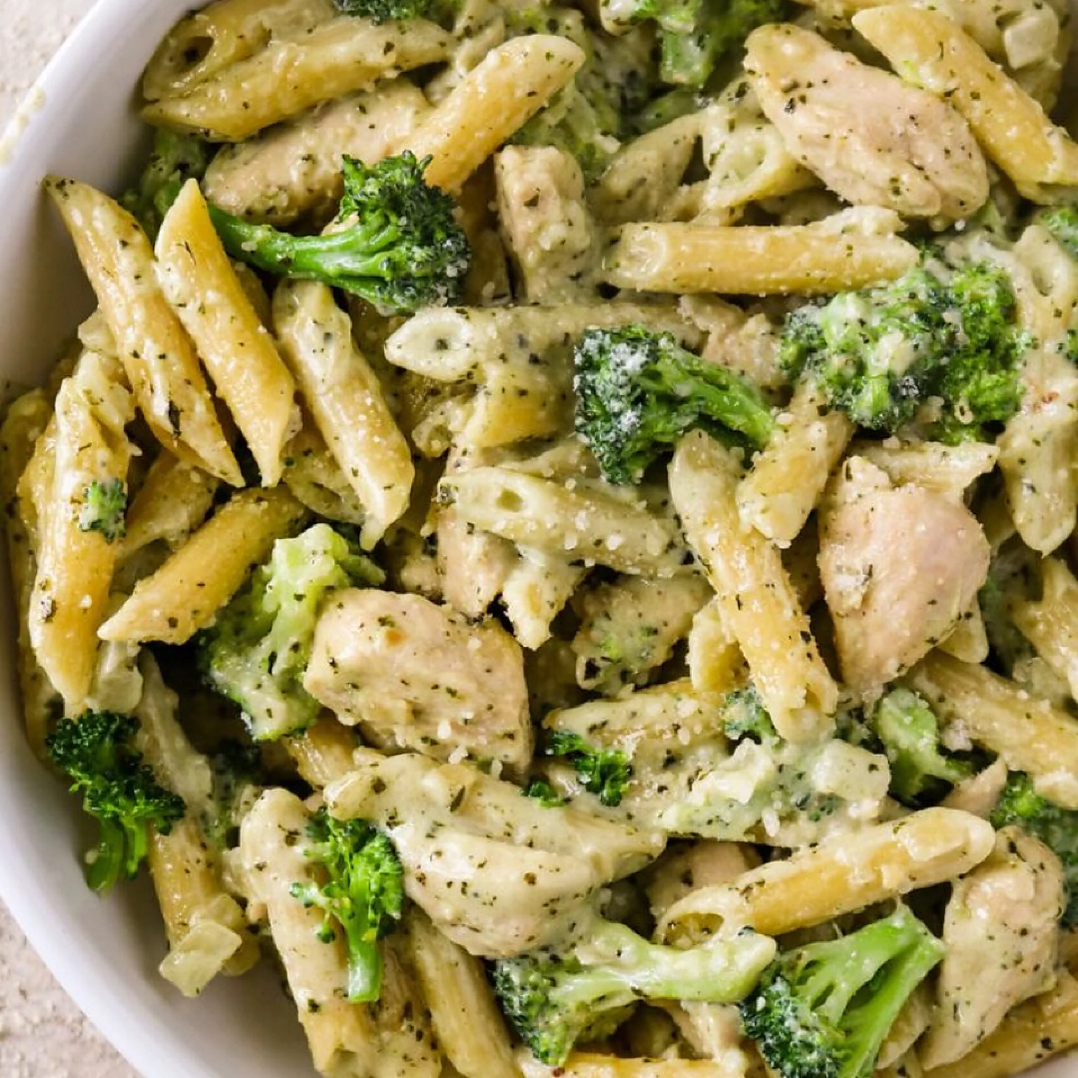 Pasta con pollo y brócoli